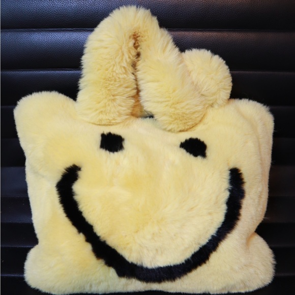 EXCELLENT CONDITION Faux Fur Smile Bag -Y2K Aesthetic - - Picture 1 of 4